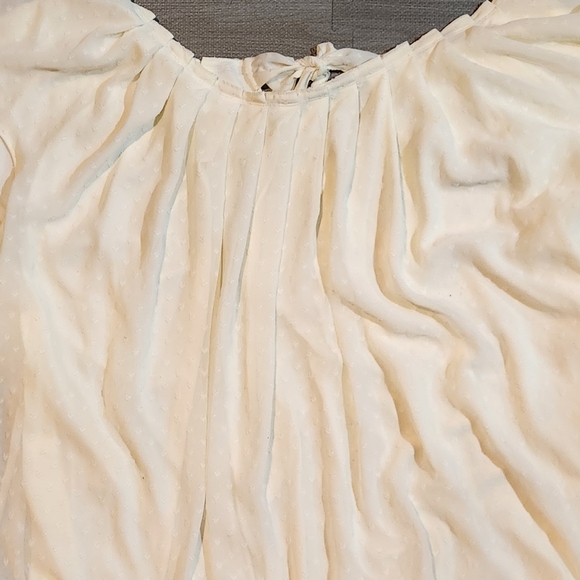 LC, Lauren Conrad- Women's(4X) Off White Pleated Short Sleeve Shirt - Picture 2 of 4